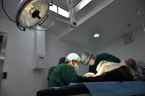 �����̴����Σ�Ů��ʦƶѪ�赹��̨